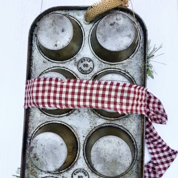 HANDMADE Christmas Gingerbread Vintage Repurposed Muffin Tin Primitive Country - Picture 8 of 8